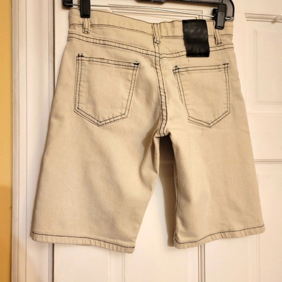 Men's LR Scoop Denim Distressed Shorts With Paint Splatter - Picture 6 of 15